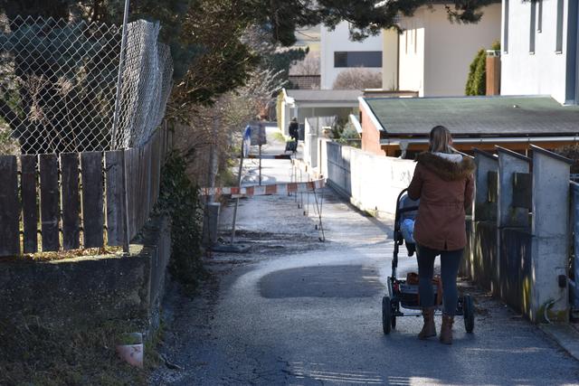 Der Freiungweg in Zirl soll verbreitert werden. Der Ball liegt nun beim Landes–Verwaltungsgericht. | Foto: Lair