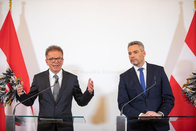 Gesundheitsminister Rudolf Anschober (links), Innenminister Karl Nehammer (ÖVP)