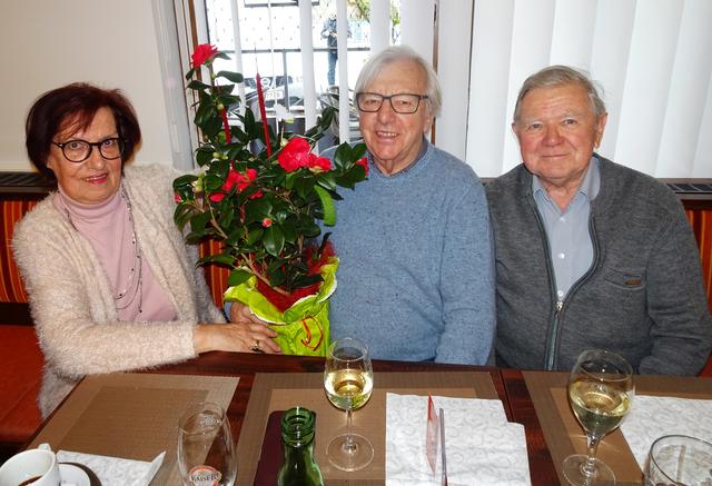v. li.: Inge Sihorsch, der Jubilar und Betreuer Franz Forstner senior.