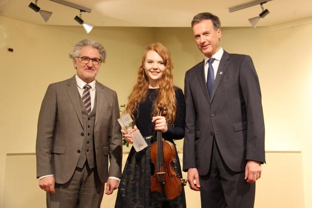 Der Kulturnachwuchspreis der Stadt Kapfenberg wurde heuer an Jenny Gheorghita überreicht.