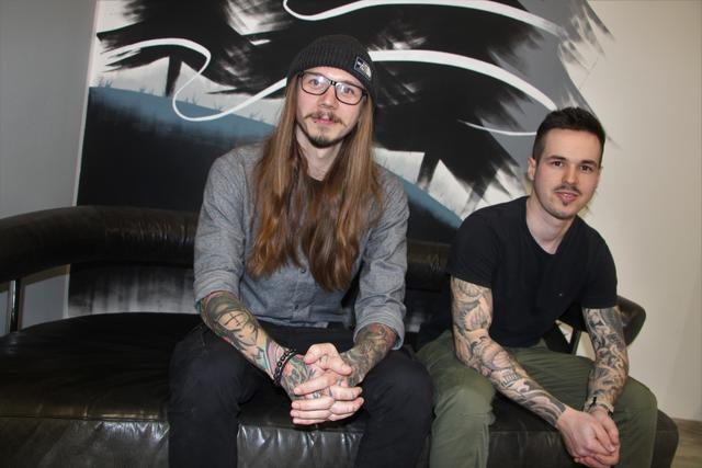 Daniel Krifter (r.) und Patrick Schinnerl eröffneten ihr Tattoostudio "BraveArt" in Weiz. | Foto: Hofmüller (14x), Wilfurth (7x)