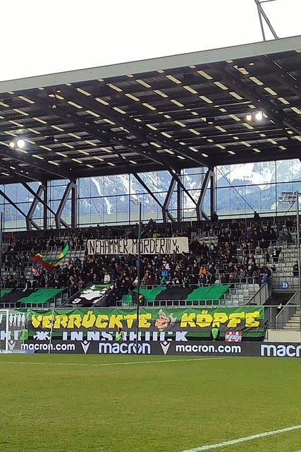 Das Politspruchband der VK sorgte für die erste Spielunterbrechung wegen einem Fantransparent in Österreich. | Foto: Twitter