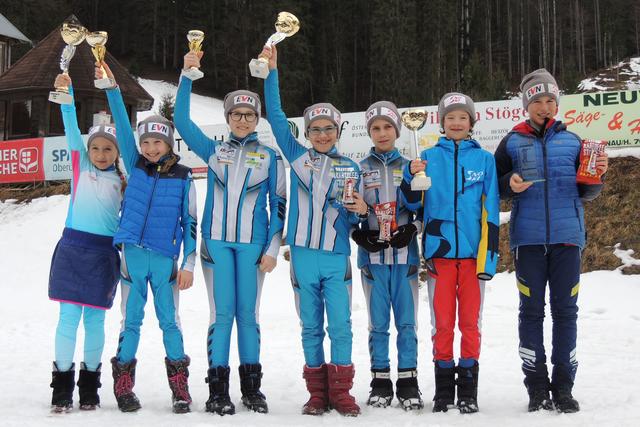 v.l.n.r.: Letizia Frühwirth, Elina Gatterer, Silvia Buchinger, Katja Pelikan, Julian Müllner, Samuel Eder und Elias Eischer