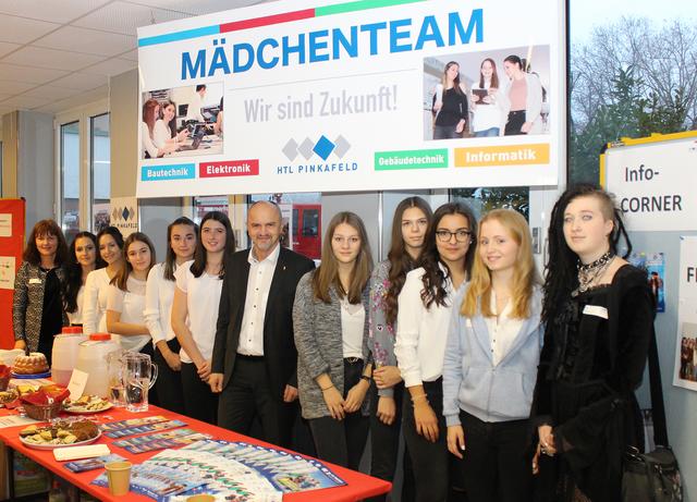 Das Mädchenteam der HTL Pinkafeld ist vielfach engagiert