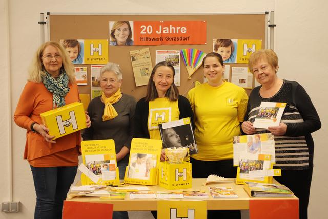Das Hilfswerk Gerasdorf Team
v.l.n.r. Susanne Pospischil, Sylvia Parger, Hilfswerk-Obfrau Gabriele Preßlinger-Bukovica, Ruth Heinisch, Hermi Czaak