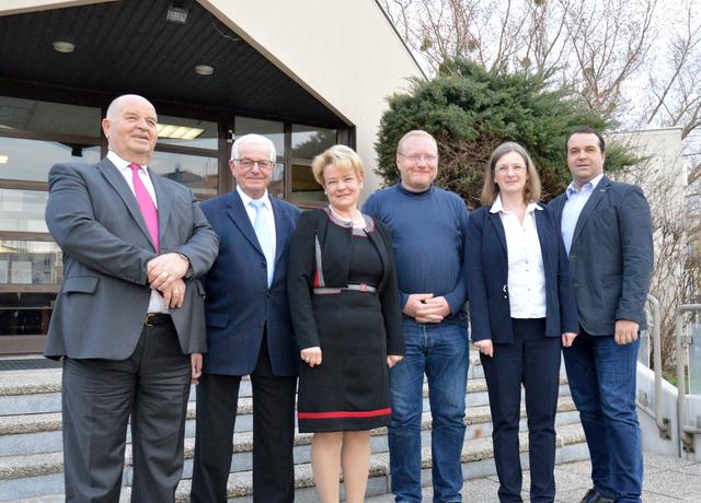 Der neue Vorstand des Mariazeller Prozessionsvereins in Simmering. v.l.: Kassier Josef Ponecz, Obmann Johann Kasehs, Obmannstellvertreterin Doris Radlmair, Sekretärinstellvertreter Roman Temper, Sekretärin Christine Kavallar und Kassierstellvertreter Mario Ponecz.