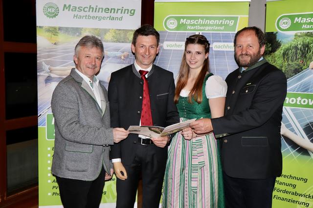 Obmann und GF Hannes Windhaber sowie Prokuristin Karina Könighofer mit LAbg. Hubert Lang und KO Herbert Lebitsch.