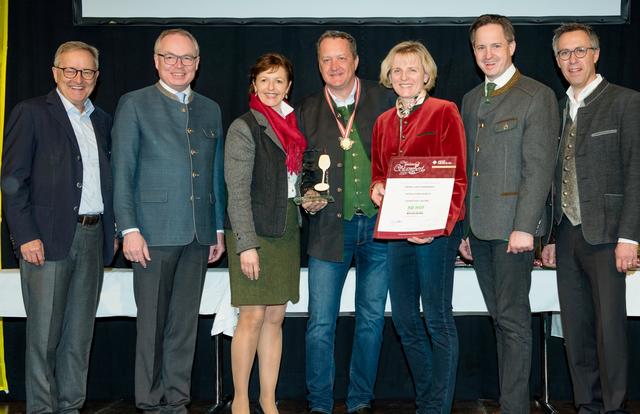 Die Familie Hainzl-Jauk freut sich über die erfolgreiche Bewertung mit ihren Produkten!