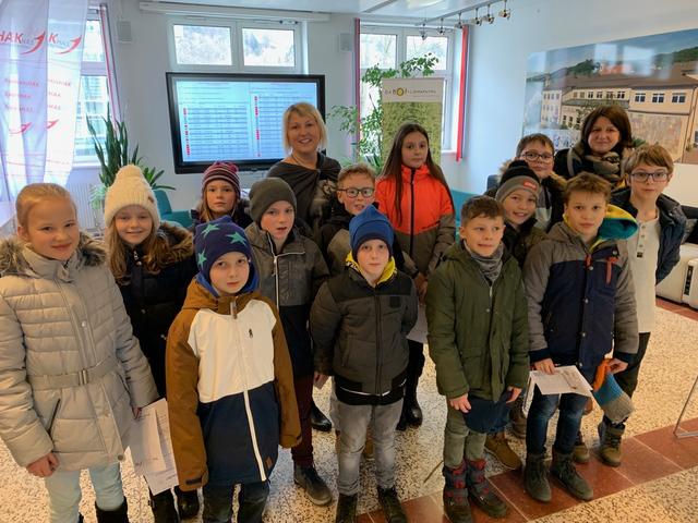 Zahlreiche Volksschüler der Region nehmen das Angebot der Zukunftsakademie Mostviertel an und schnuppern Businessluft an der Handelsakademie. (hier: Ertl)