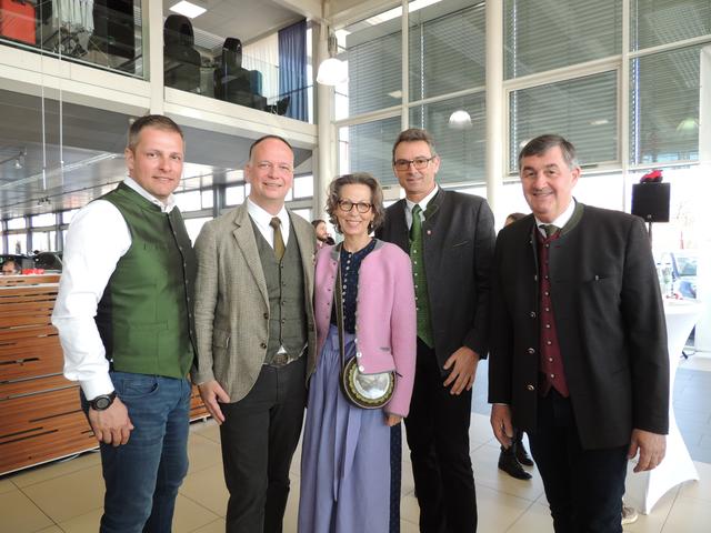 Gady Markenleiter Landmaschinen Fritz Kobald, GF Eugen Roth, Ingrid Gady, Wein- und Obstbauschuldir. Reinhold Holler und Dir. Erich Kerngast von der FS Grottenhof Hardt. | Foto: Gady