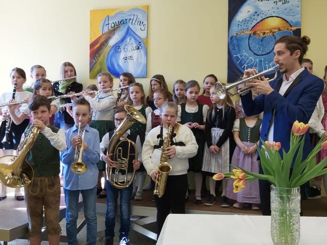 Die Bläserklasse und der Chor sorgten für die musikalische Umrahmung.