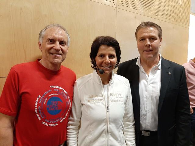 Gerlinde Kaltenbrunner (Mitte) mit Organisator Friedrich Tockner (li.) und Kiwanis Präsident Manfred Pfeifenberger