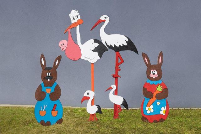 Störche und Osterhasen entstehen in den Werkstätten.
