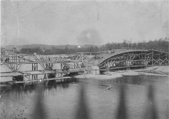 Ein Blick ins Jahr 1901: Hier wird gerade die Allersdorfer Brücke über die Ybbs in Amstetten gebaut.