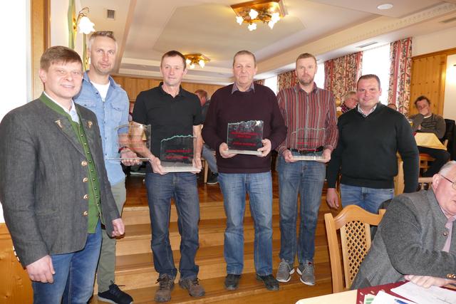 Obmann Leopold Gremsl mit den Geehrten Martin Grabner, Michael Fank, Johann Hofer, Josef Kopper und Obmannstellvertreter Andreas Arzberger (v.l.n.r.)