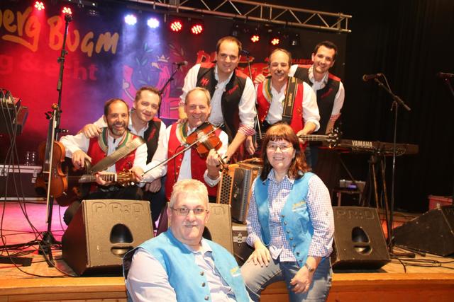 Werner Spitaler, Daniel Gruber, Gerhard, Georg, Herbert und Michael Spitaler mit Sepp und Elfi Krapfenbauer