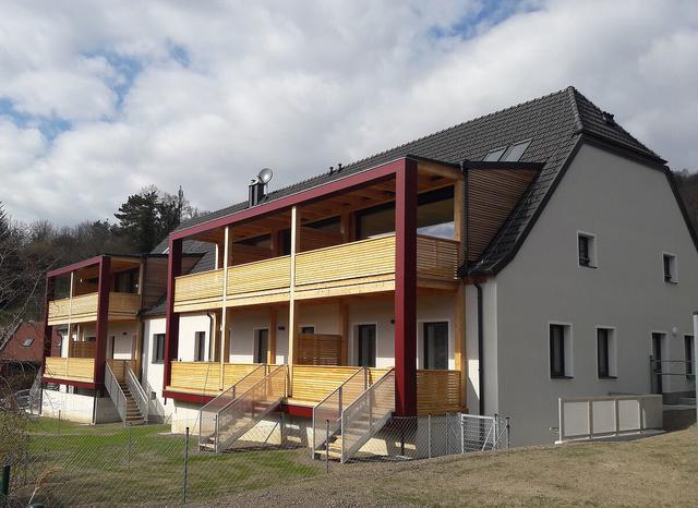 Mehrparteienhaus im Wienerwald.