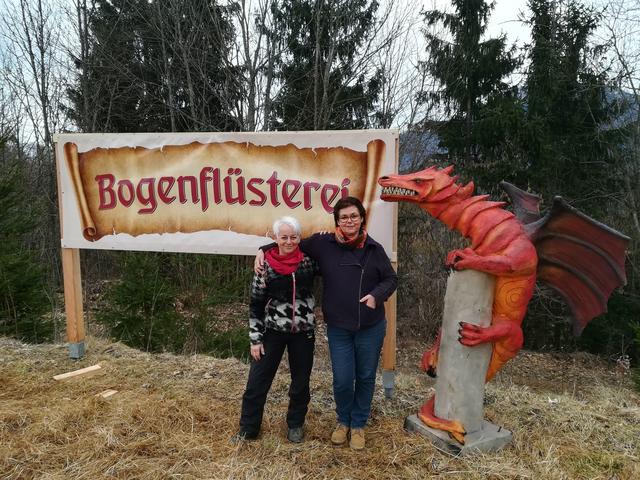 Heide Bolt und Gabriela Bachmann (von links) haben sich mit der "Bogenflüsterei" einen Herzenswunsch erfüllt. | Foto: "Die Bogenflüsterei"