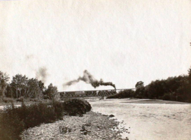 Die Eisenbahnbrücke: Hier wurde im Jahr 1896 ein totes Kleinkind geborgen.