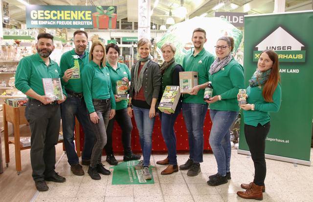 Lagerhaus Spartenleiterin der Haus- & Gartenmärkte im Lavanttal Stephanie Schliefnig mit der Vortragenden Angelika Ertl-Marko (Bild Mitte) und dem Lagerhaus-Gartenteam.