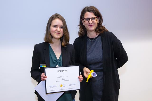Katrin mit Standard-Mitarbeiterin Maga. Bettina Pfluger.