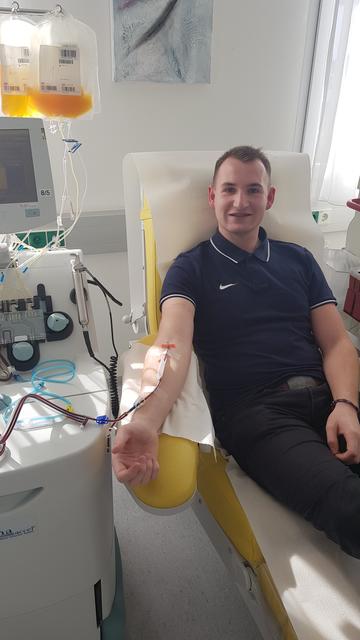 JVP Bezirksobmann Michael Hinterleitner spendete Blut.