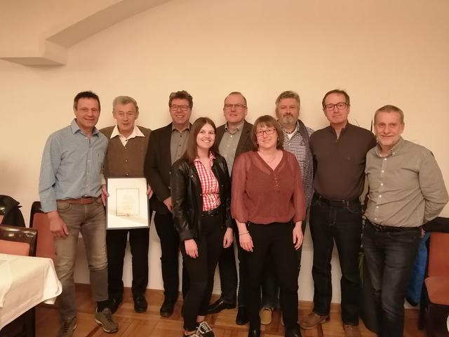 Der neu gewählte Ausschuss rund um Obmann Johann Riedl