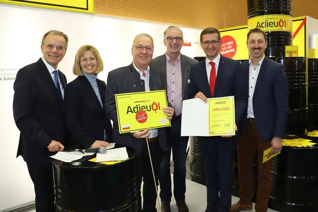 Gerhard Dell und Christiane Egger (Energiesparverband), Bgm. Hans Kronberger, Umweltausschuss-Obmann Stephan Söllner, LR Markus Achleitner und GV Anton Pühringer.