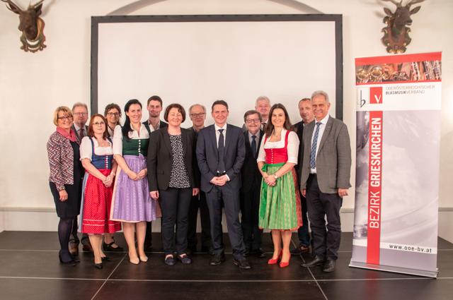 Neugewählte Bezirksleitung gemeinsam mit den Ehrengästen | Foto: Georg Rabengruber