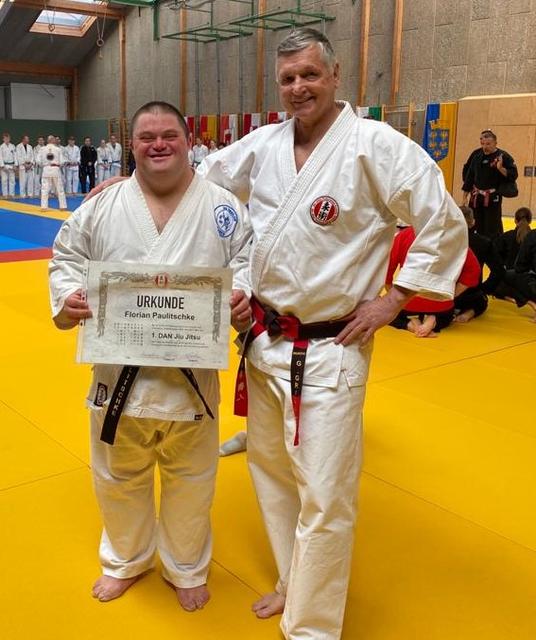 Verleihung des 1. Dan (Schwarzgurt) an Florian Paulitschke Baden