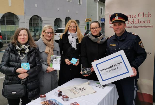 "Gemeinsam-sicher-Landeskoordinator" Leo Josefus mit Vertreternnen von Innova und Zonta.  | Foto: LPD Steiermark 