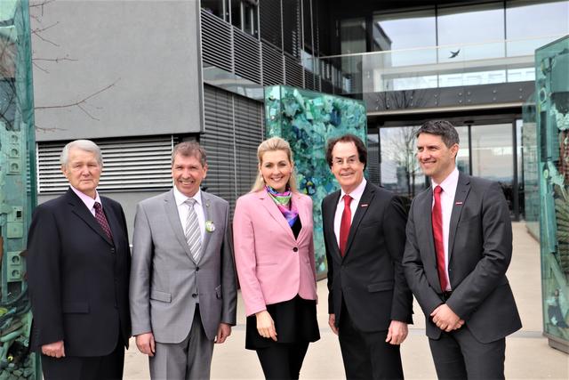Vzbgm. Herbert Stockner, Bgm. Erich Gosch sowie Hans Roth und Ralf Mittermayr/Saubermacher hießen BM Christine Aschbacher in Feldkirchen willkommen.