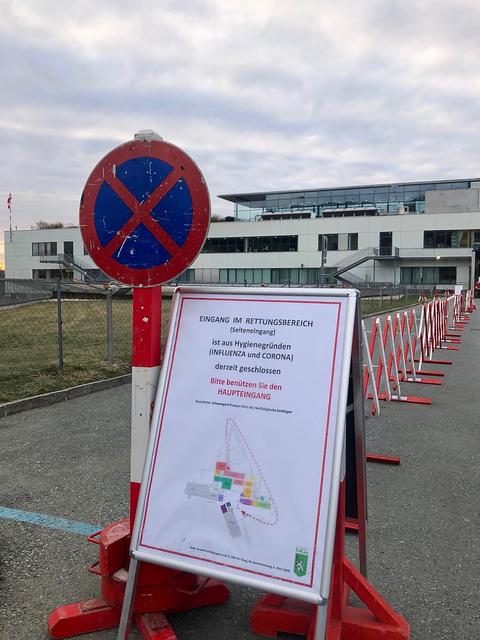 Der Eingang im Rettungsbereich des LKH Hartberg ist aus Hygienegründen (Influenza und Corona) derzeit geschlossen.