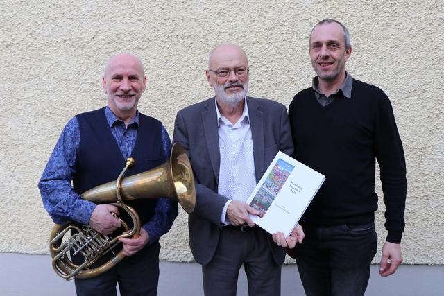 Von links: Ehren-Musikvereinsobmann Josef Freudenthaler, Herbert Preslmaier und Vizebürgermeister Josef Eilmsteiner.