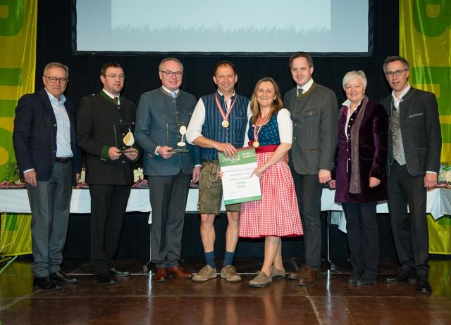 Goldene Birne und Goldenes Stamperl: Tanja und Josef Deisinger aus Katsdorf.