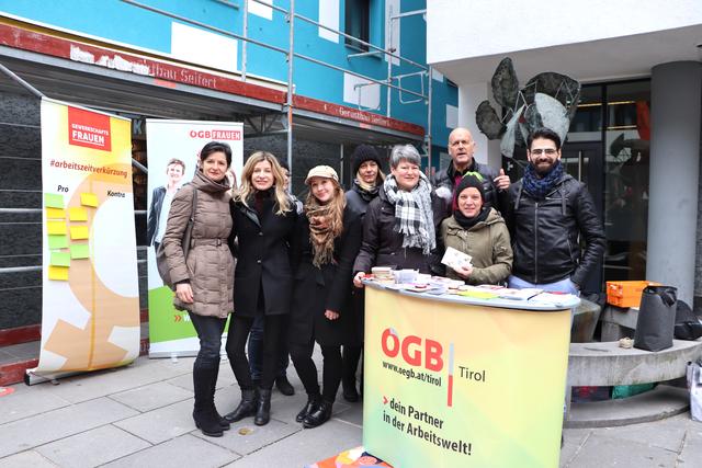 Das Team des Regionalfrauenvorstandes informierte beim Landecker Frischemarkt.
