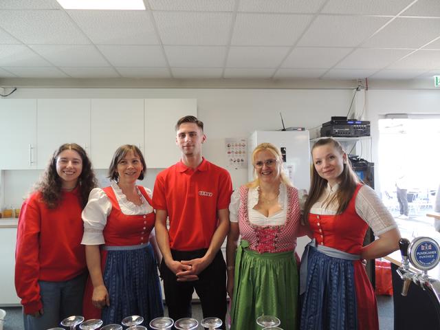 Die Gady Mitarbeiter machen den Gady Markt zu einem echten Gady family Fest. | Foto: Gady