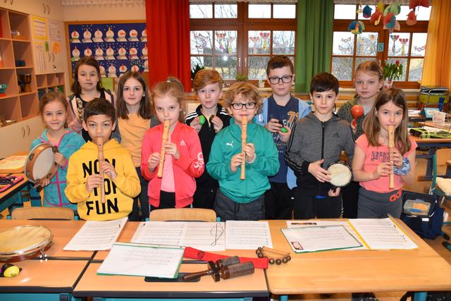 Die Volksschüler aus Holzschlag beim Musizieren.