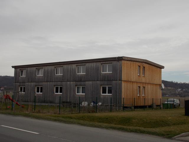 In dieser Holzbarracke des Samariterbunds in Feldkirchen könnten weitere Flüchtlinge aufgenommen werden.