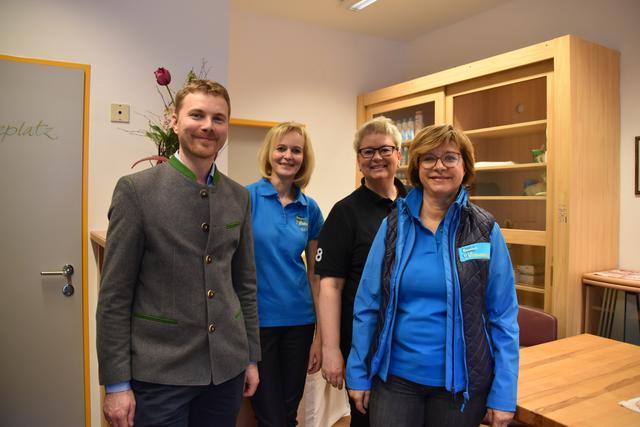 Bgm. Hannes Eder, Astrid Engl (Geschäftsführung), Obfrau-Stvtr. Lilly Staudigl und Obfrau Sabine Bachmann (v.l.) feierten den Einzug in die neuen Räumlichkeiten.