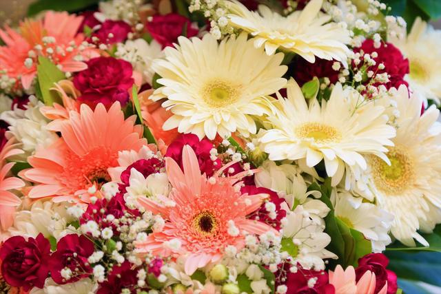 Ein virtueller Blumenstrauß geht hiermit an das Klinikum Schwarzach.