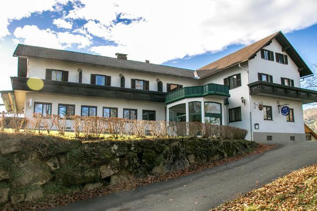 So kennt man das Gasthaus "Zur Taverne": Das Gebäude in Hollenegg wird bis 2021 zu einem Hotel umgebaut.