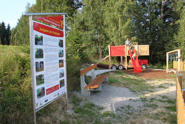 In Sandl befindet sich der erste Feuerwehr-Erlebnisweg Österreichs. Dieser kombiniert Freude an der Bewegung und Wissenswertes über die Feuerwehr.