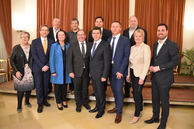 Bürgermeister Peter Eisenschenk mit den Stadträten: Elfriede Pfeiffer, Rainer Patzl, Peter Höckner, Susanne Stöhr-Eißert, Michael Hanzl, Harald Schinnerl, Lucas Sobotka, Wolfgang Mayrhofer, Hubert Herzog, Paula Maringer, Franz Hebenstreit.