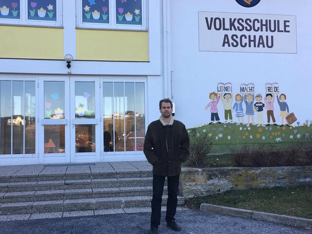 LA Wolfgang Spitzmüller, Umweltgemeinderat in Oberschützen, freut sich über die klimafreundliche Pellets-Lösung.