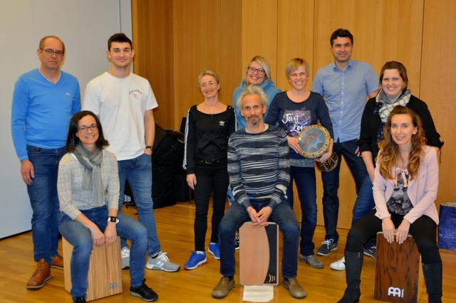 Die Teilnehmer rund um Kursleiter Hermann Erber (Mitte sitzend).