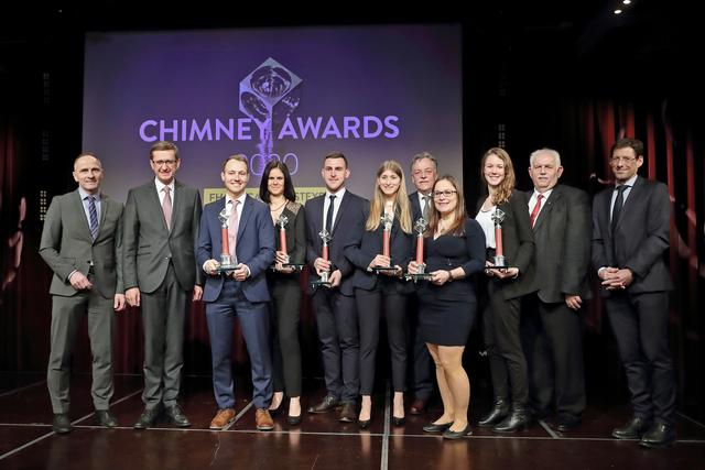 Regionaldirektor Manfred Leitenbauer, Sparkasse OÖ, Wirtschafts- und Forschungs-Landesrat Markus Achleitner, die sechs Chimney Preisträger/innen Dominik Nussbaumer, Julia Winkler, Tobias Reindl, Theresa Mühlbergerhuber, Verena Kletzmair und Marlene Brunnthaller sowie FH OÖ Geschäftsführer Gerald Reisinger, Wilhelm Hauser, Vizebürgermeister der Stadt Steyr, und FH OÖ Campus Steyr-Dekan Heimo Losbichler.