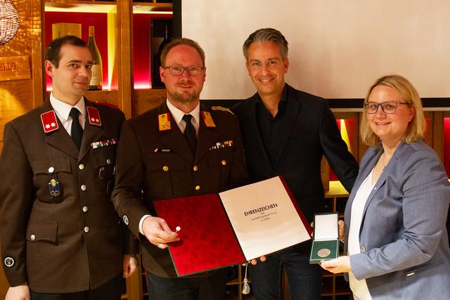 Ehre: Grinschgl, Rieger, Hohensinner, Kaufmann (v. l.)