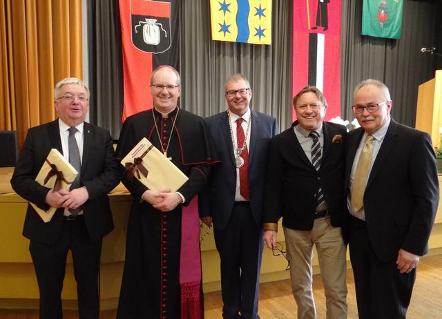 Dekan Peter Berg, Weihbischof der Erzdiözese Freiburg Christian Würtz, Bürgermeister von Bad Säckingen Alexander Guhl, Obmann des Freundeskreises in Purkersdorf Raimund Boltz und den Vorsitzenden des Freundeskreises aus Bad Säckingen Klaus Kummle.