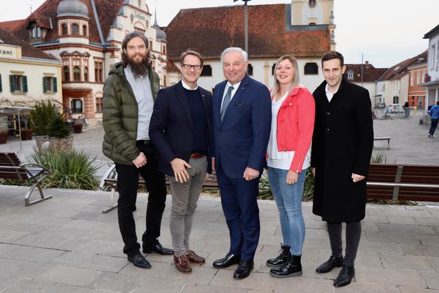 LH Hermann Schützenhöfer mit Bgm. Marcus Martschitsch, LAbg. Lukas Schnitzer, Markus Gaugl und Jaqueline Hohenscherer.